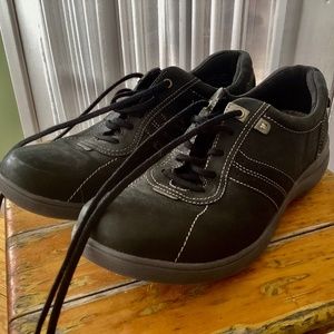 Aravon casual walkers - size 8.5